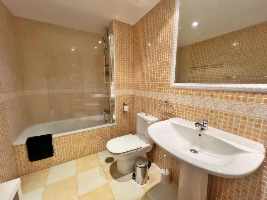 Magnifico Y Amplio Apartamento Con Terraza Fuengirola 0*,  Spain